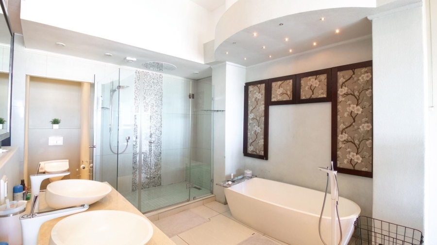 5 Bedroom Property for Sale in Gonubie Eastern Cape